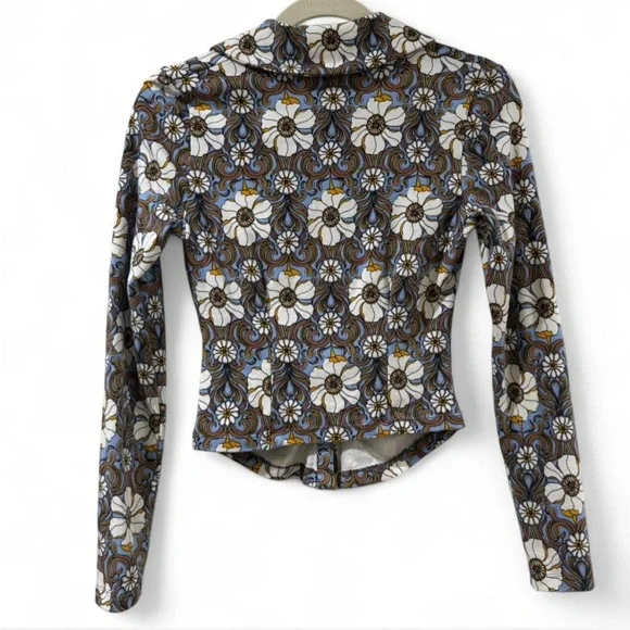 Maeve by Anthropologie floral blouse with ruched front and button-up. Size: XS - Picture 4 of 6